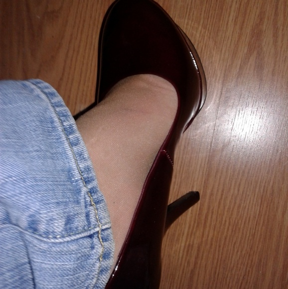 👠 JustFab 'Vanessa' Burgundy Heels 👠 - Picture 8 of 9